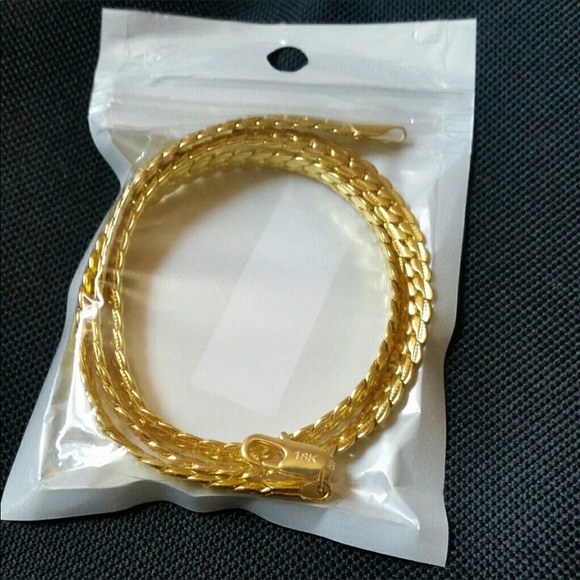 Brad new 18k gold plated necklace. - Picture 3 of 3